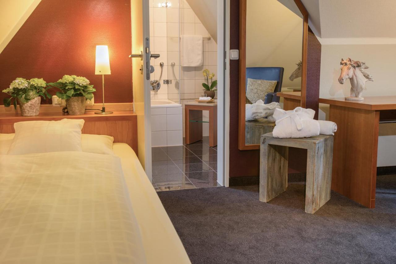 Seehotel Niedernberg - Das Dorf Am See Eksteriør billede