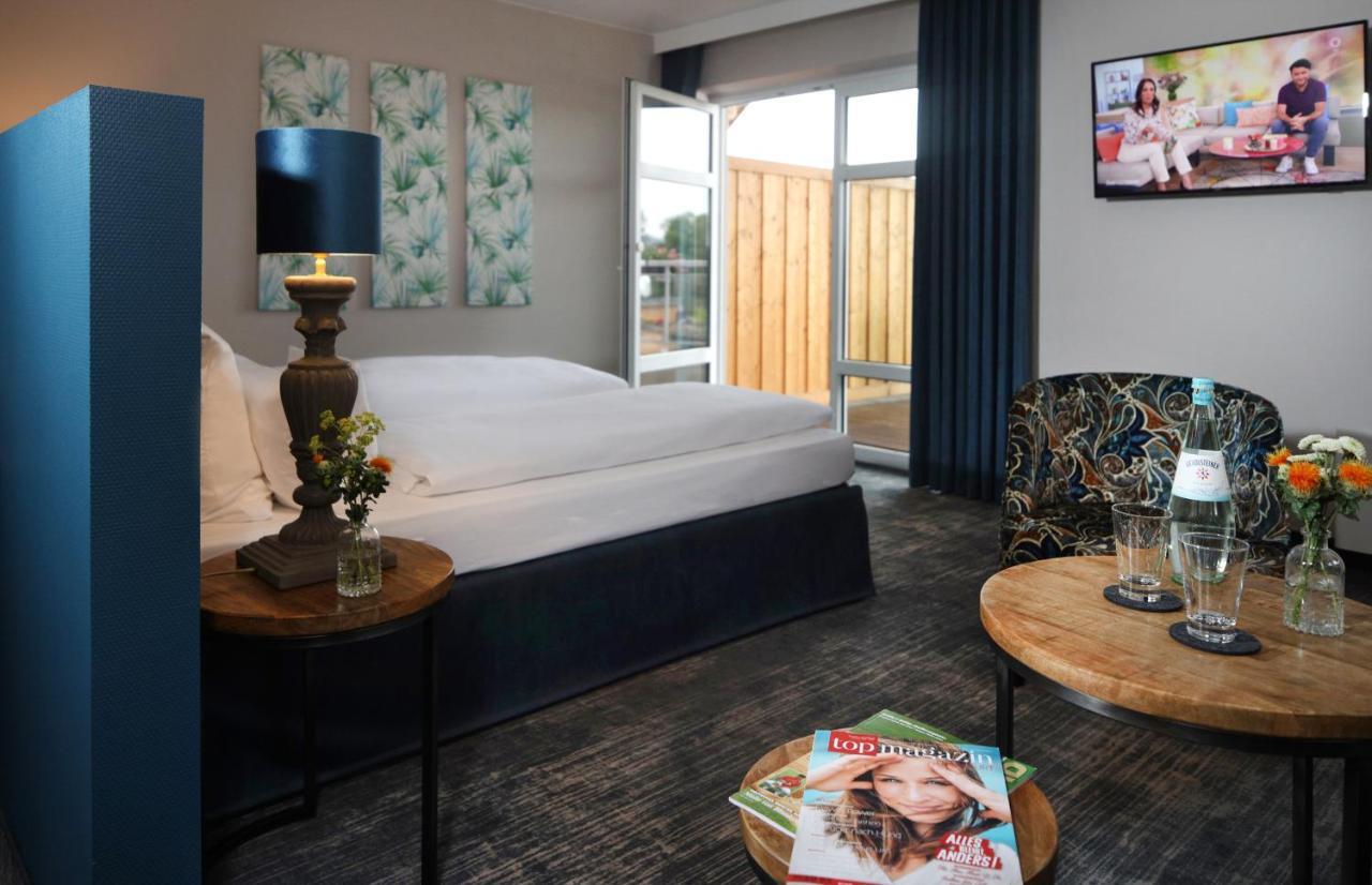 Seehotel Niedernberg - Das Dorf Am See Eksteriør billede