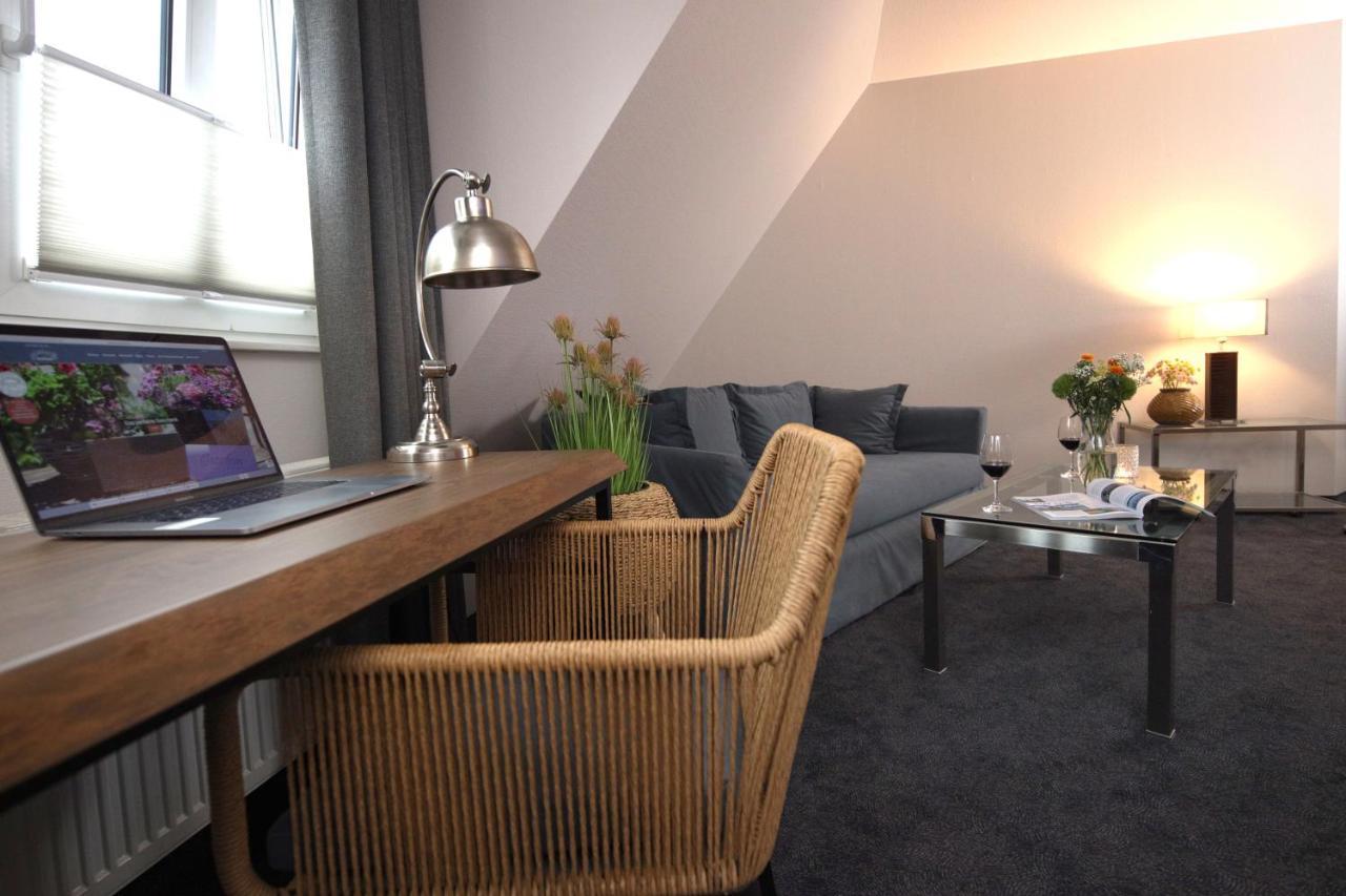 Seehotel Niedernberg - Das Dorf Am See Eksteriør billede