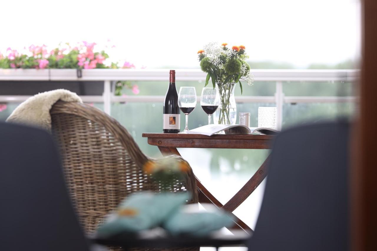 Seehotel Niedernberg - Das Dorf Am See Eksteriør billede