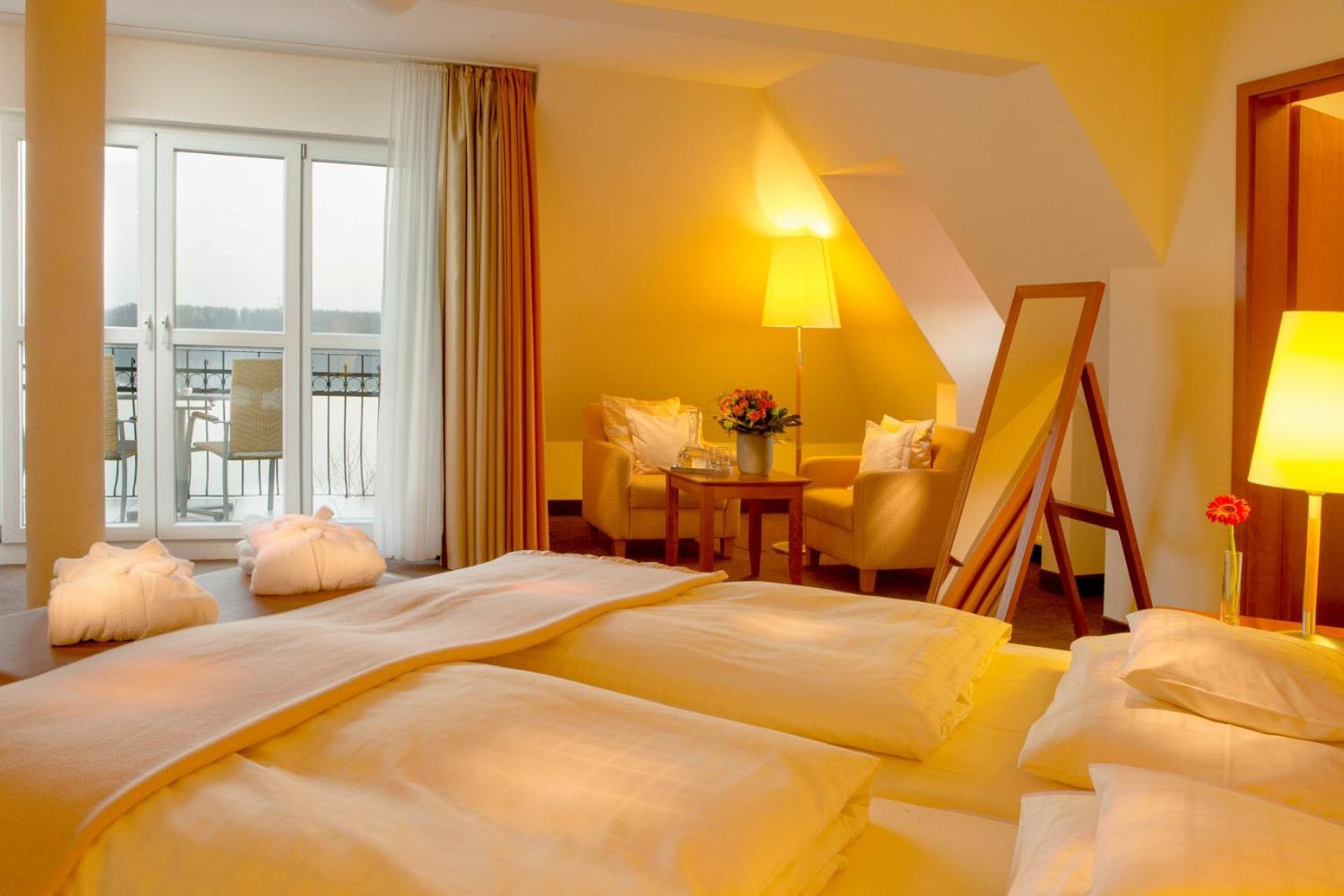 Seehotel Niedernberg - Das Dorf Am See Eksteriør billede