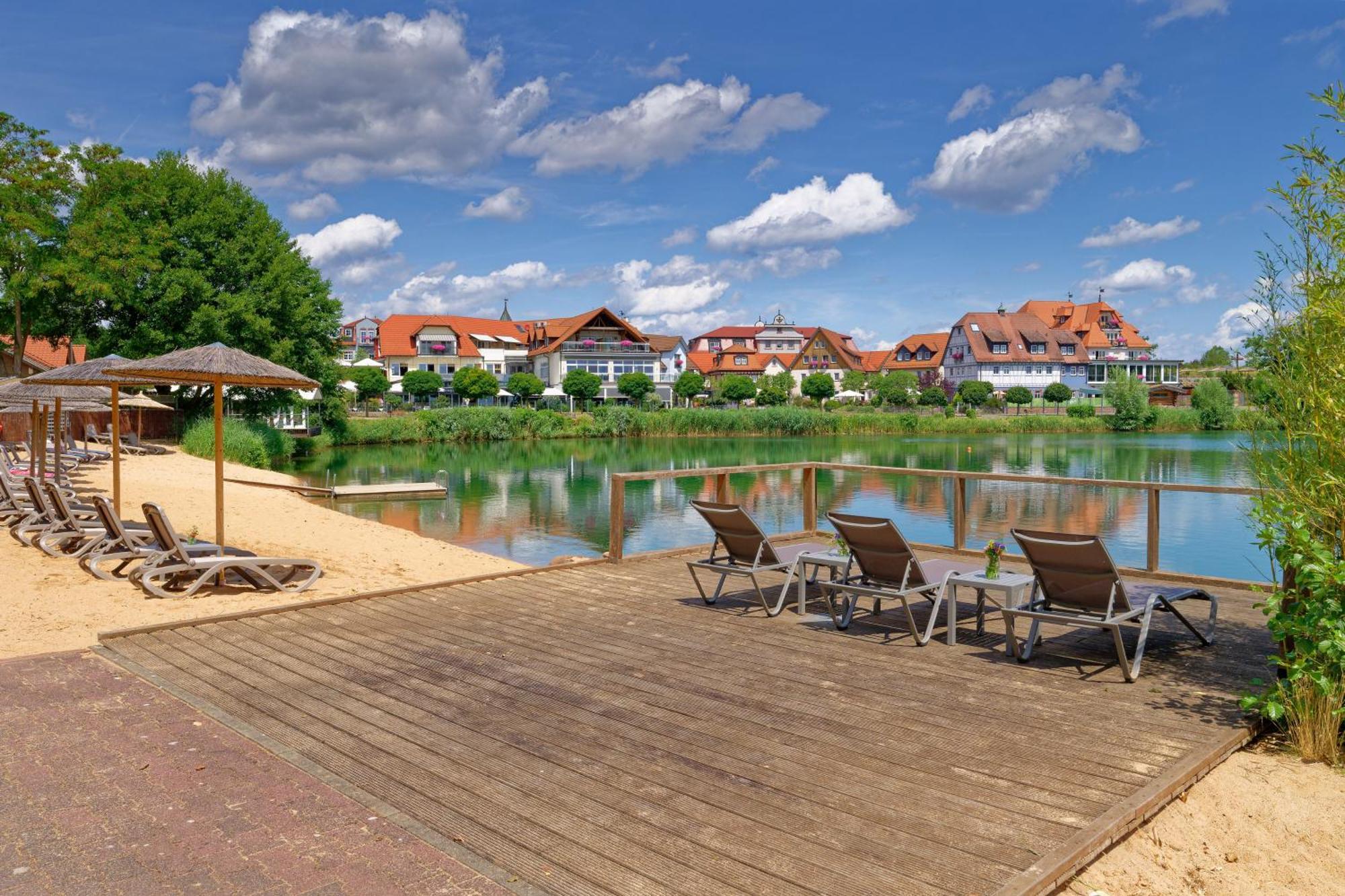 Seehotel Niedernberg - Das Dorf Am See Eksteriør billede