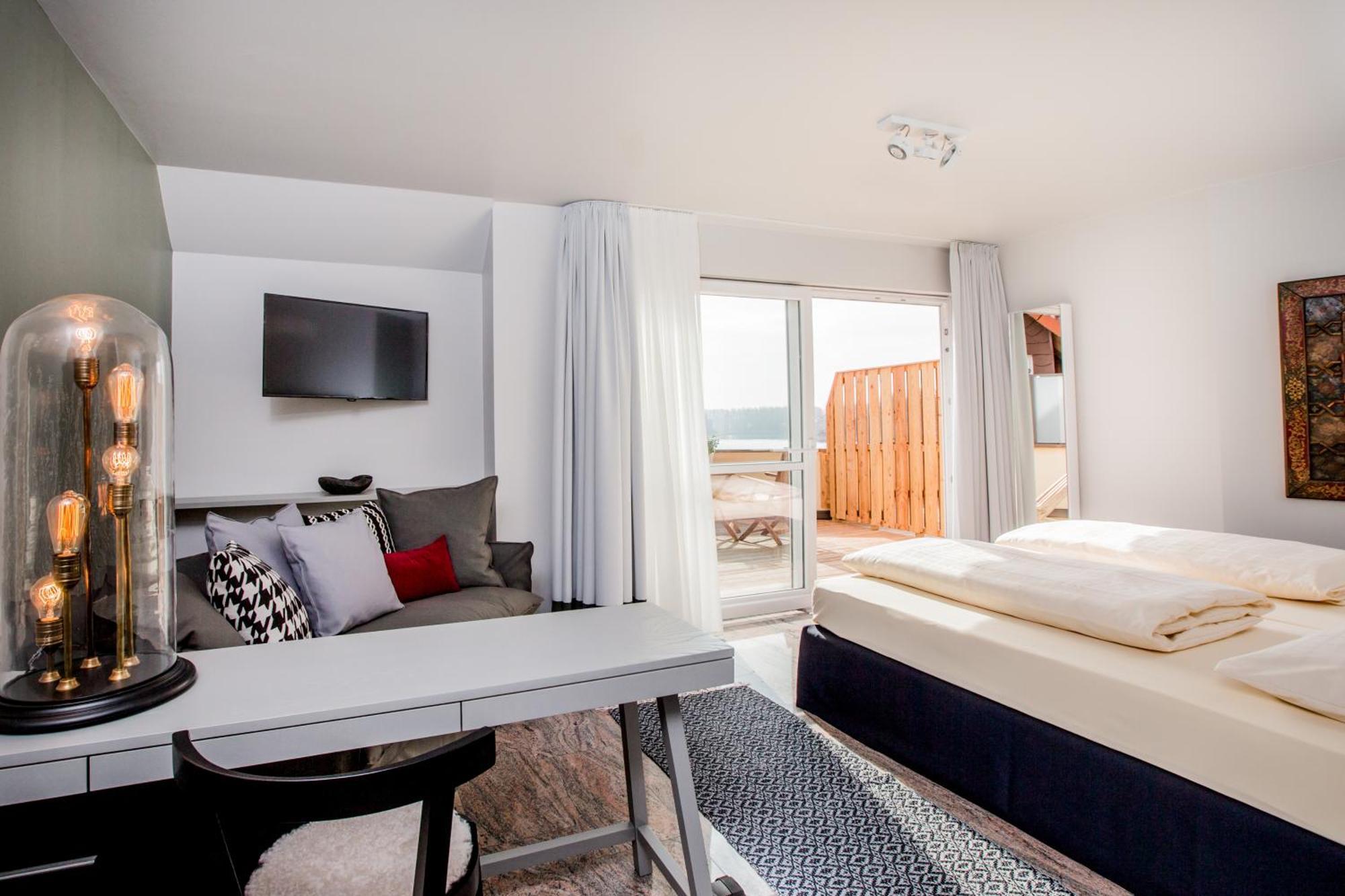 Seehotel Niedernberg - Das Dorf Am See Eksteriør billede