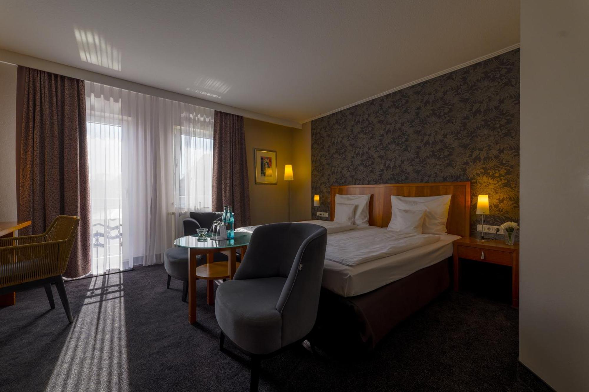 Seehotel Niedernberg - Das Dorf Am See Eksteriør billede