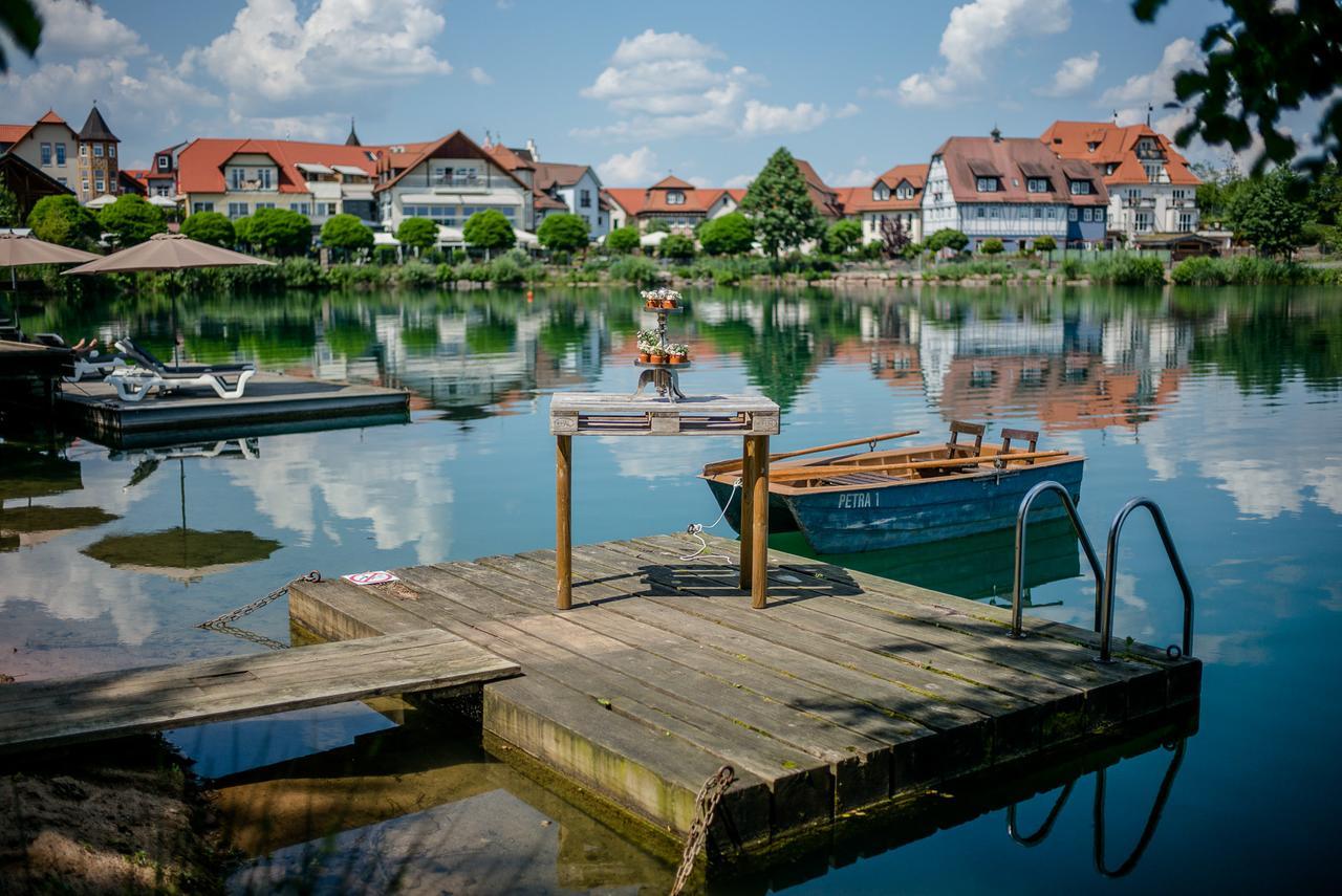 Seehotel Niedernberg - Das Dorf Am See Eksteriør billede