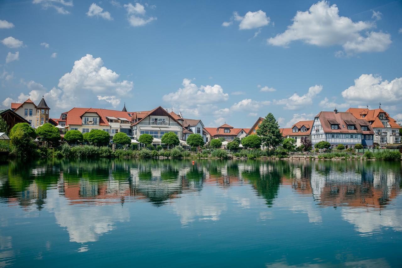 Seehotel Niedernberg - Das Dorf Am See Eksteriør billede