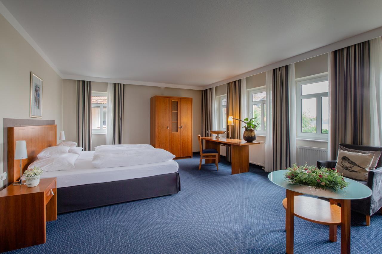 Seehotel Niedernberg - Das Dorf Am See Eksteriør billede