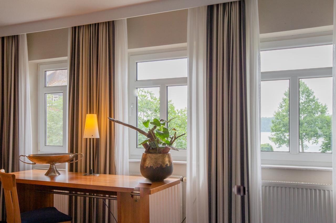 Seehotel Niedernberg - Das Dorf Am See Eksteriør billede