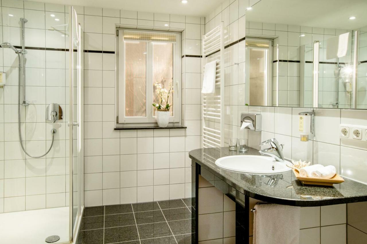 Seehotel Niedernberg - Das Dorf Am See Eksteriør billede