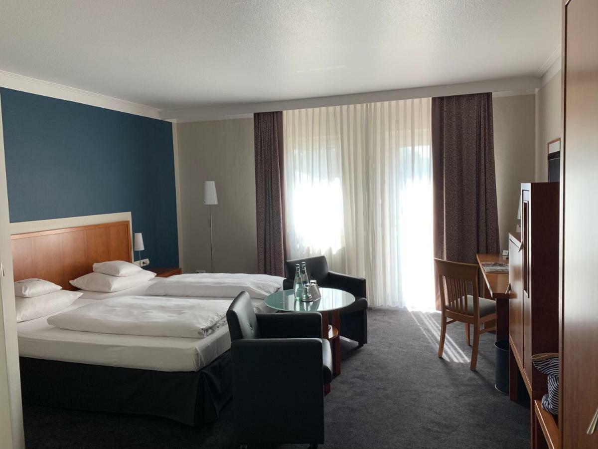 Seehotel Niedernberg - Das Dorf Am See Eksteriør billede